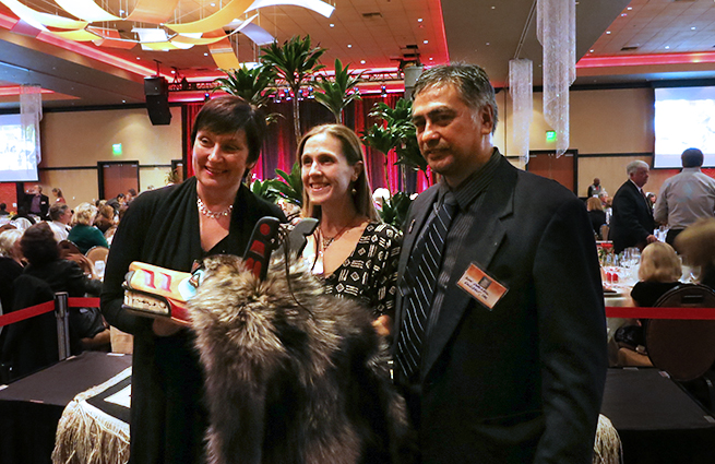 2013 Raising Hands event gallery image on Tulalip Cares website